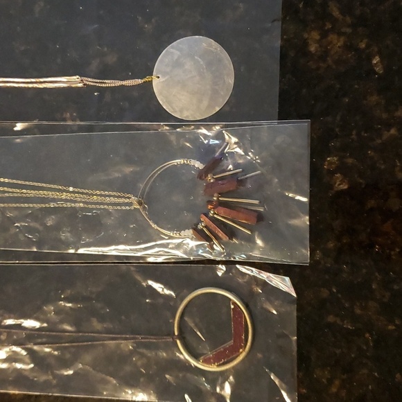 Lot of 20 NWT Long Necklaces, some with earrings. - Picture 9 of 9